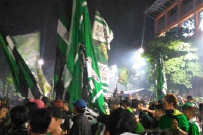    Bonek rayakan ulang tahun Persebaya yang ke-91, pada Minggu (17/6/2018)    