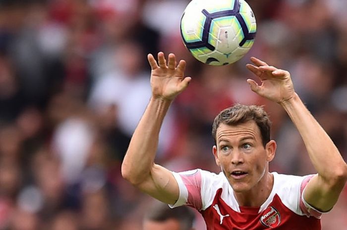 Eksprresi Stephan Lichtsteiner pada pertandingan melawan Manchester City di Emirates Stadium, London, 12 Agustus 2018.