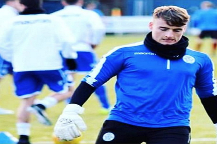 Kiper muda tim Queen of the South FC, Sam Henderson