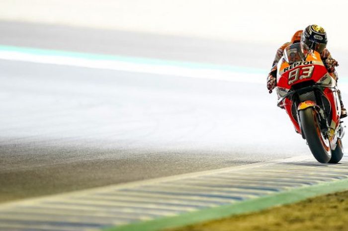 Pebalap Repsol Honda, Marc Marquez, saat menjalani sesi latihan bebas pertama MotoGP Jepang di Twin Ring Motegi, Jepang, Jumat (19/10/2018).