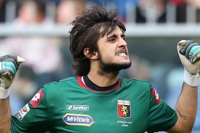 Ekspresi penjaga gawang Genoa, Mattia Perin, saat klubnya melawan AC Milan pada lanjutan Serie A di Stadion Luigi Ferraris, 7 Desember 2014.