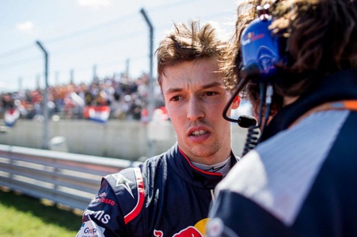 Pebalap asal Rusia, Daniil Kvyat, saat berada di area Circuit of the Americas, Austin, Texas, Amerika Serikat, 22 Oktober 2017.