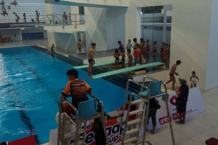 Sejumlah atlet loncat indah sedang berlatih di Aquatic Stadium, Senayan, Jakarta, Senin (4/12/2017) sore.