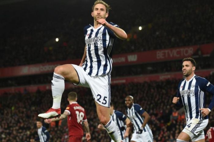 Reaksi pemain West Bromwich Albion, Craig Dawson, dalam partai babak keempat Piala FA di markas Liverpool FC, Anfield, pada 27 Januari 2018.