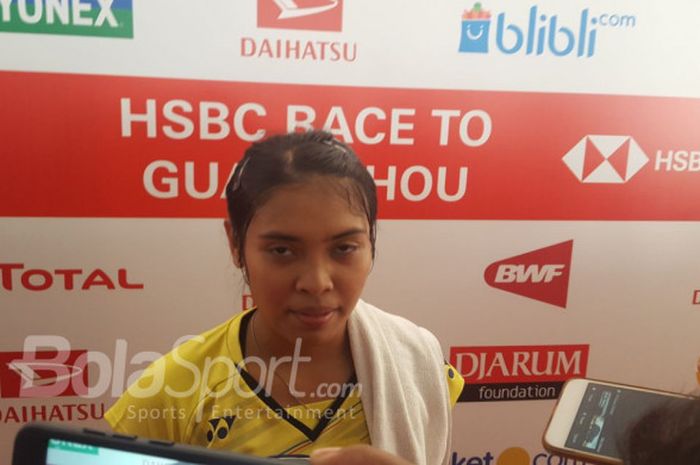 Gregoria Mariska usai bertanding menghadapi pebulu tangkis asal Demnark Sofie Holmboe Dahl di babak kualifikasi Indonesia masters 2018 di Istora Senayan, Selasa, (23/1/2018).