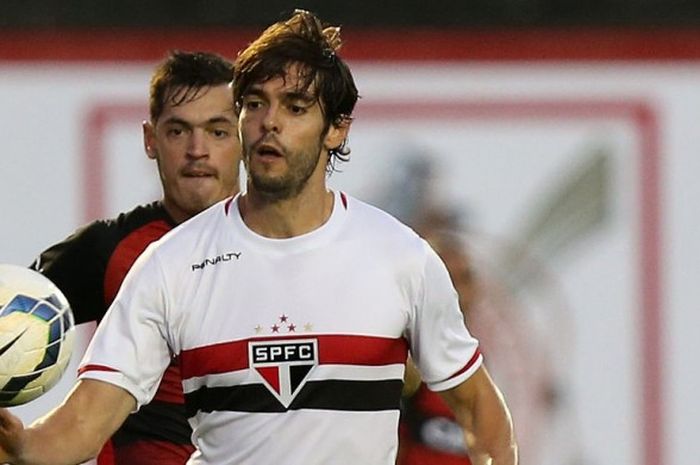 Ricardo Kaka berlaga membela Sao Paolo menghadapi Vitoria Bahia pada 9 November 2015.