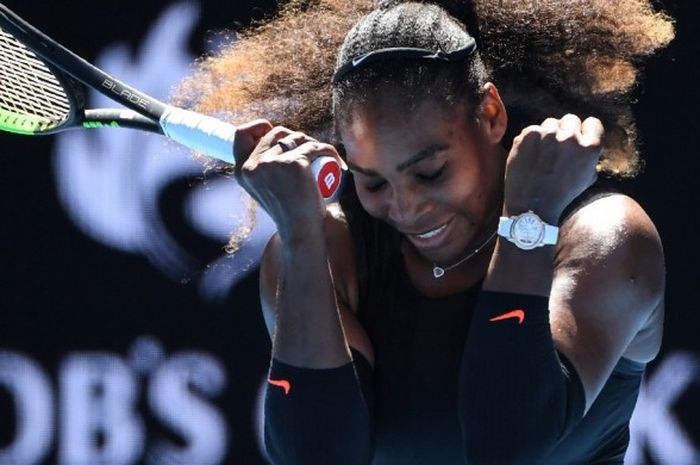 Unggulan kedua asal Amerika Serikat (AS), Serena Williams, melakukan selebrasi setelah mengalahkan Johanna Konta (Inggris Raya) pada babak perempat final turnamen Australia Terbuka, yang berlangsung di Rod Laver Arena, Melbourne Park, Melbourne, Rabu (25/1/2017). Serena menang 6-2, 6-3.