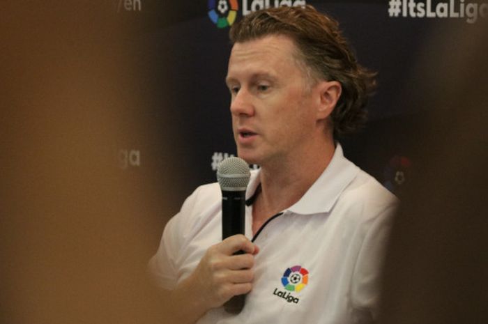 Steve McManaman berbicara dalam wawancara eksklusif bersama Tabloid BOLA dan BolaSport.com di Hotel Gran Melia, Jakarta, Rabu (5/9/2018).