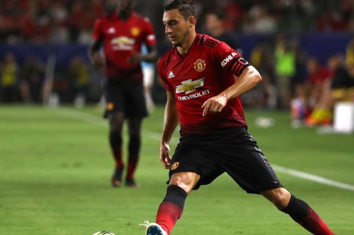 Aksi Matteo Darmian dalam partai International Champions Cup 2018 antara Manchester United lawan AC Milan di StubHub Center, Carson, 25 Juli 2018.