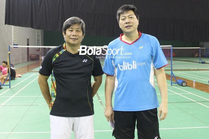  Dari kiri ke kanan, pelatih dan asisten pelatih ganda putra nasional, Herry Iman Pierngadi dan Aryono Miranat, berpose di hall pelatnas Cipayung, Jakarta, Kamis (19/4/2018). 