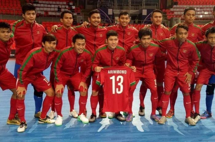 Timnas futsal U-20 Indonesia berpose sebelum laga lanjutan Grup B kontra China Taipei dalam AFC U-20 Futsal Championship 2017 di Huamark Indoor Stadium, Bangkok, Thailand, Rabu (17/5/2017).