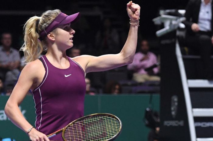 Petenis tunggal putri Ukraina, Elina Svitolina, melakukan selebrasi saat menjalani laga melawan Karolina Pliskova (Republik Ceska) pada penyisihan Grup Putih WTA Finals 2018 di Singapore Indoor Stadium, Selasa (23/10/2018).