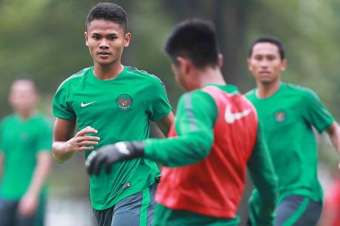 Aksi striker PS TNI, Dimas Drajad, pada sesi seleksi Indonesia U-22 tahap kedua di Lapangan Sekolah Pelita Harapan (SPH), Selasa (28/2/2017).