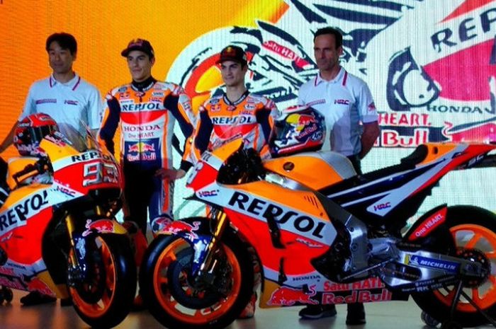 Dua pebalap Repsol Honda Team, Marc Marquez dan Dani Pedrosa, menghadiri peluncuran tim dan motor mereka untuk MotoGP 2018, di JIExpo Kemayoran, Jakarta, Selasa (20/2/2018).