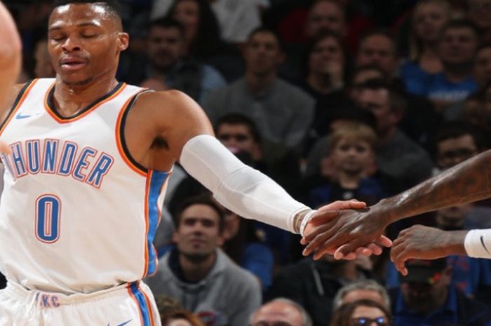 Russell Westbrook (#0) saat tampil bersama Oklahoma City Thunder dalam laga lanjutan NBA 2017-2018 dengan melawan Utah Jazz, Selasa (5/12/2017) waktu Amerika Serikat.