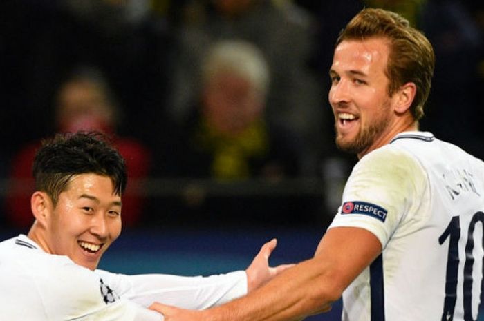 Ekspresi bomber Tottenham Hotspur, Harry Kane (kanan), dan rekan setimnya, Son Heung-min, pada laga versus Borussia Dortmund pada pertandingan Liga Champions di Stadion Signal Iduna Park, Selasa (21/11/2017) waktu setempat.