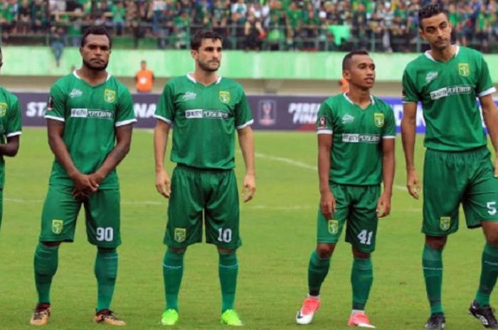 Pemain Persebaya Surabaya jelang laga kontra PSMS Medan pada babak 8 besar Piala Presiden 2018 di Stadion Manahan, Sabtu (3/2/2018)