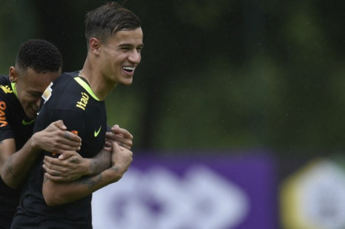 Kebersamaan Neymar dan Philippe Coutinho dalam sesi latihan timnas Brasil