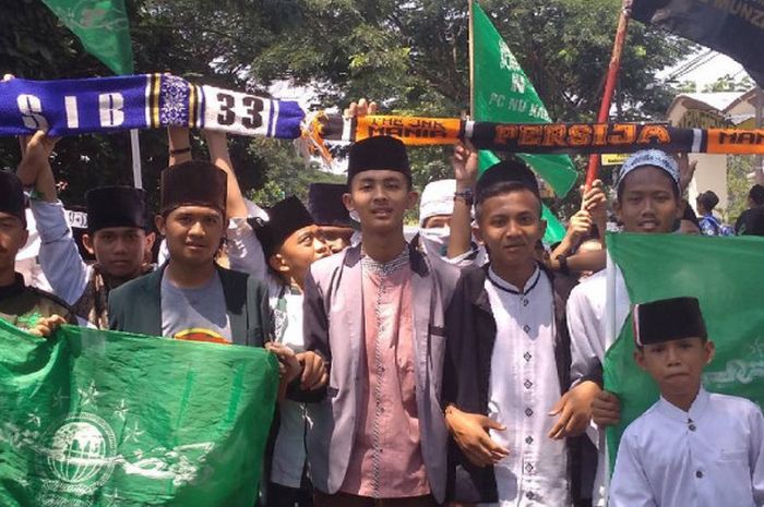 Anak Pondok Pesantren Al-Muslimun suarakan damai Persija Vs Persib