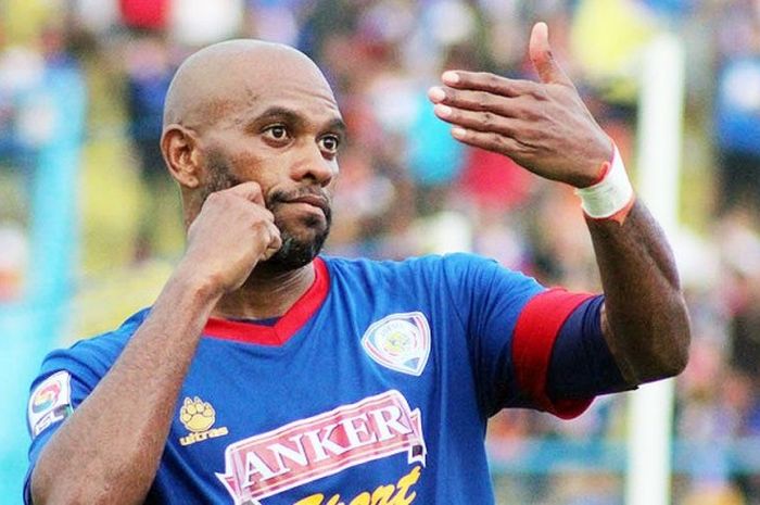 Gaya mencukur jenggot ala Keith Kayamba Gumbs saat masih membela Arema pada ISL 2013.