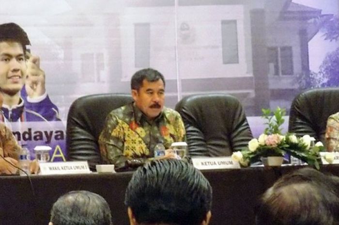 Ketua KONI Jabar, Ahmad Saefudin, saat membuka Rapat Anggota Tahunan KONI Jawa Barat tahun 2016 di Hotel Mercure, Kabupaten Karawang, 22 - 24 Desember 2016.