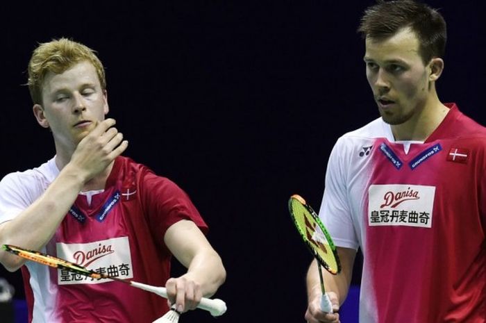   Pasangan ganda putra Denmark, Kim Astrup/Anders Skaarup Rasmussen, saat bertanding melawan Angga Pratama/Ricky Karanda Suwardi (Indonesia) pada partai keempat babak final Piala Thomas, yang berlangsung di Kunshan Sports Center, Kunshan, China, Minggu (22/5/2016).  