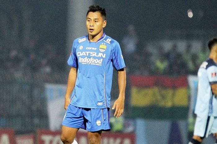  Penyerang Persib Bandung, Samsul Arif, saat tampil melawan Persela Lamongan dalam laga pekan ke-30 Torabika Soccer Championship 2016 yang berakhir dengan skor 1-0 di Stadion Surajaya Lamongan Jawa Tmiur (26/11/2016). 