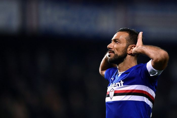 Striker Sampdoria, Fabio Quagliarella, merayakan gol yang dia cetak ke gawang AS Roma dalam laga Liga Italia di Stadion Luigi Ferraris, Genoa, pada 24 Januari 2018.