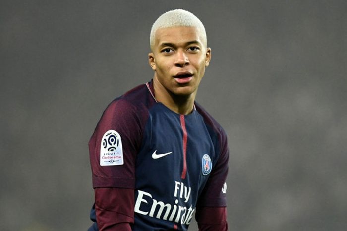 Reaksi striker Paris Saint-Germain, Kylian Mbappe, dalam laga Liga Prancis kontra Caen di Stadion Parc des Princes, Paris, pada 20 Desember 2017.