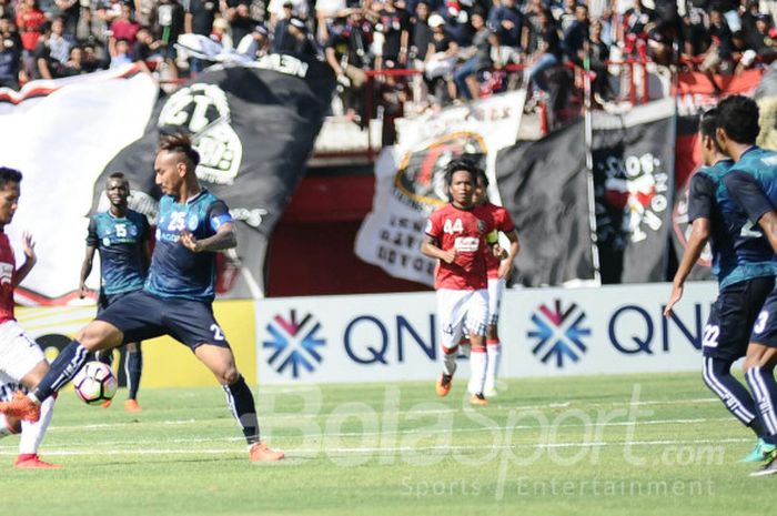 Pertandingan Grup G Piala AFC 2018 antara Bali United dan Yangon United di Stadion Kapten I Wayan Dipta , Gianyar, Selasa (13/2/2018).