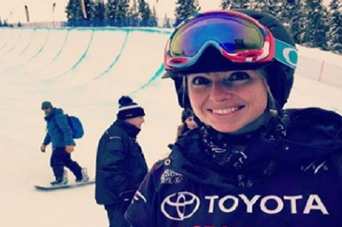 Atlet freestyle ski asal Hongaria, Elizabeth Marian Swaney.