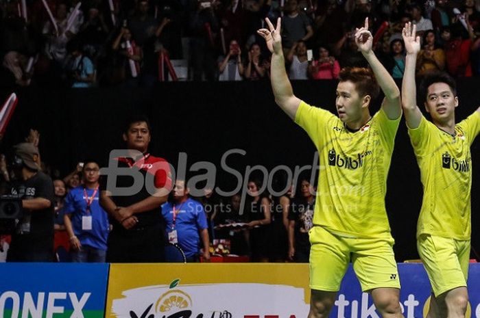 Pasangan ganda putra Indonesia, Marcus Fernaldi Gideon/Kevin Sanjaya Sukamuljo, pada final Indonesia Masters 2018 di Istora Senayan, Jakarta, Minggu (28/1/2018)