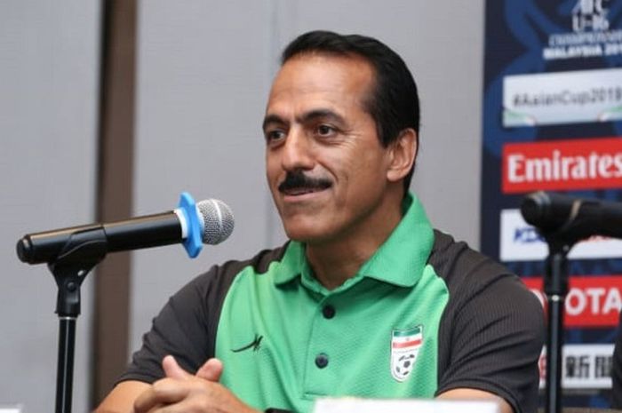 Pelatih timnas U-16 Iran, Abbas Chamanian saat melakukan jumpa pers sebelum gelaran Piala Asia U-16 2018 di Kuala Lumpur, Malaysia.