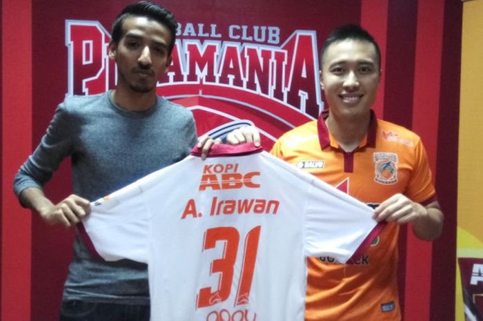 Pemain anyar Borneo FC, Arthur Irawan resmi menjadi bagian skuat Pesut Etam di Stadion Segiri, Samarinda, Kalimantan Timur, Jumat (18/8/2017).