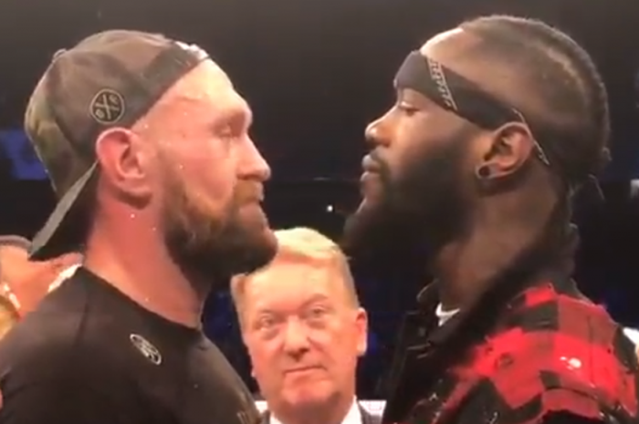 Petinju kelas berat Tyson Fury (kiri mendapat tantangan dari Deontay Wilder (kanan) selepas pertandingan melawan Francesco Pianeta di Windsor Park, Belfast, Irlandia Utara, Sabtu (18/8/2018).