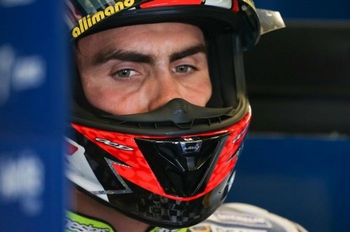 Pebalap Avintia Racing, Loris Baz, berada di garasi pada sesi kualifikasi GP Americas di Circuit of The Americas (COTA), Sabtu (22/4/2017) siang waktu setempat,