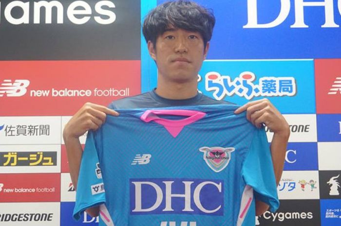 Penyerang anyar Sagan Tosu, Mu Kanazaki saat diperkenalkan pada 26 Juli 2018. 