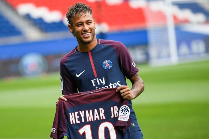 Neymar diperkenalkan sebagai pemain baru Paris Saint-Germain (PSG), Jumat (4/8/2017).