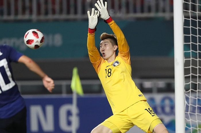 Aksi kiper timnas U-23 Korea Selatan, Jo Hyeon-woo pada laga final sepak bola Asian Games 2018 kontra timnas U-23 Jepang di Stadion Pakansari, Bogor, Sabtu (1/9/2018).