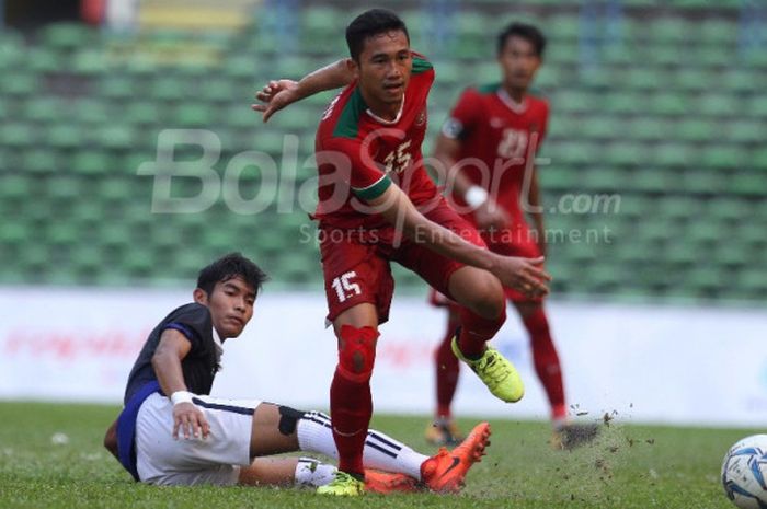 Aksi Ricky Fajrin pada pertandingan Indonesia vs Kamboja, Kamis (24/8/2017). 