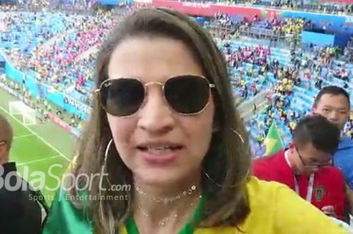 Juliana, fan Brasil meyakini tim berjulukan Little Canary akan juarai Piala Dunia 2018.