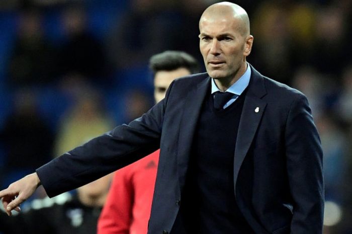 Reaksi Zinedine Zidane dalam partai Real Madrid lawan Leganes pada ajang Copa del Rey di Santiago Bernabeu, Madrid, 24 Januari 2018.