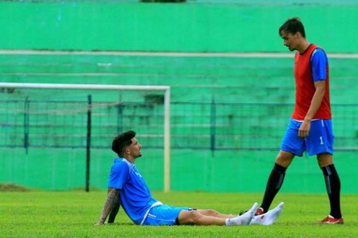 Arthur Cunha dan Rodrigo Ost dos Santos saat sesi latihan Arema FC