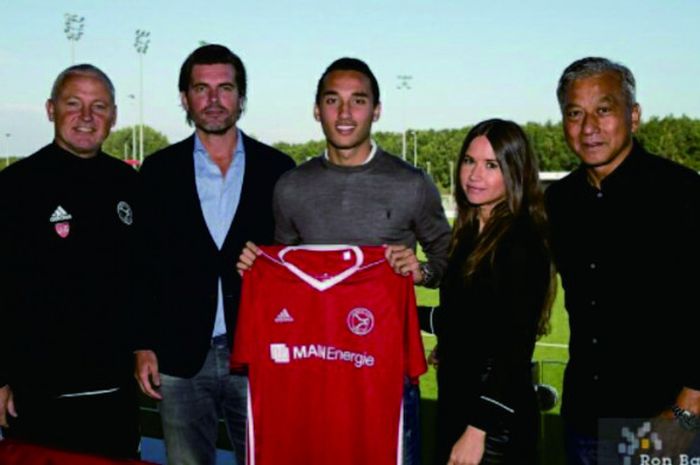 Almere City Menyambut Ezra Walian