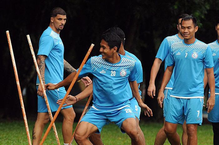 Pemain Arema FC mengikuti latihan tim pada Selasa (9/1/2018) sore.