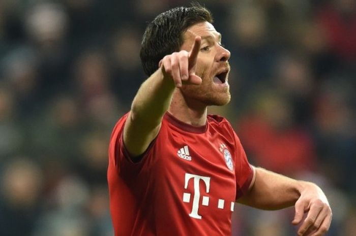 Ekspresi gelandang Bayern Muenchen, Xabi Alonso, saat melawan Juventus pada perempat final kedua Lig