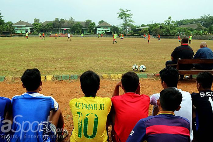 Suasana seleksi pemain  Persekam Metro FC yang dilaksanakan di Lapangan Yonkes Karangploso Kabupaten Malang, Jawa Timur, Sabtu (19/05/2018) sore, untuk persiapan laga Piala Indonesia 2018 dan kompetisi Liga 3.