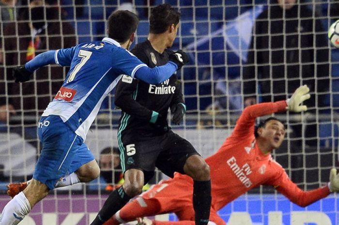 Gerard Moreno membobol gawang Keylor Navas pada laga Espanyol versus Real Madrid, 28 Februari 2018