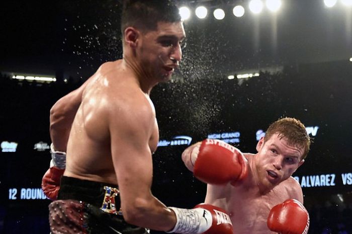 Pertarungan antara Amir Khan dan Saul Alvarez di T-Mobile Arena, Las Vegas, 7 Mei 2016.