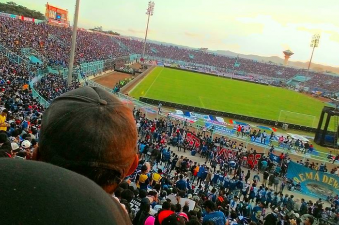 unggahan aremania pada laga arema- persib bandung di stadion kanjuruhan 12 agustus 2017